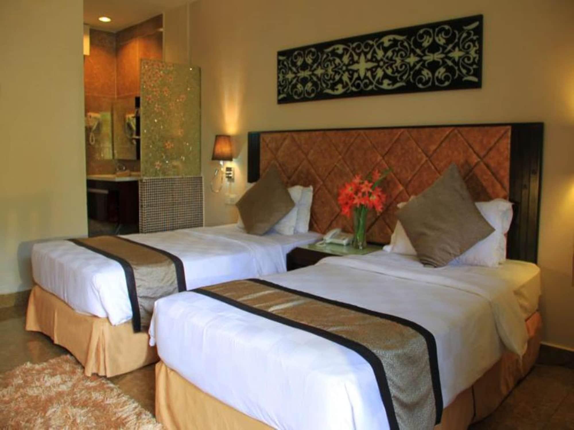 Beringgis Beach Resort & Spa Papar Buitenkant foto