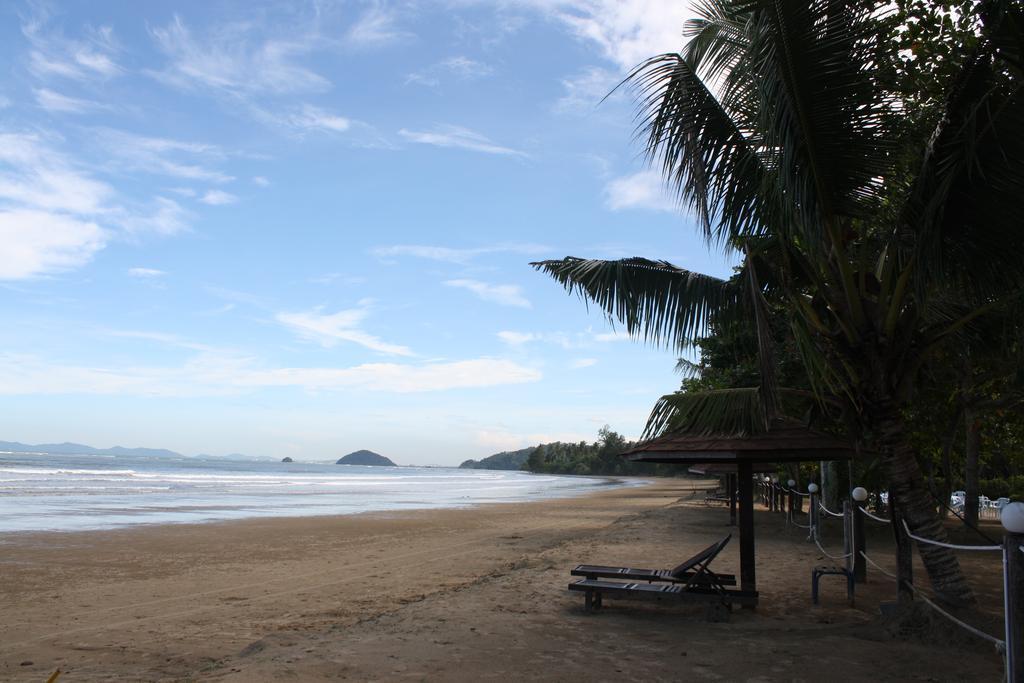 Beringgis Beach Resort & Spa Papar Buitenkant foto