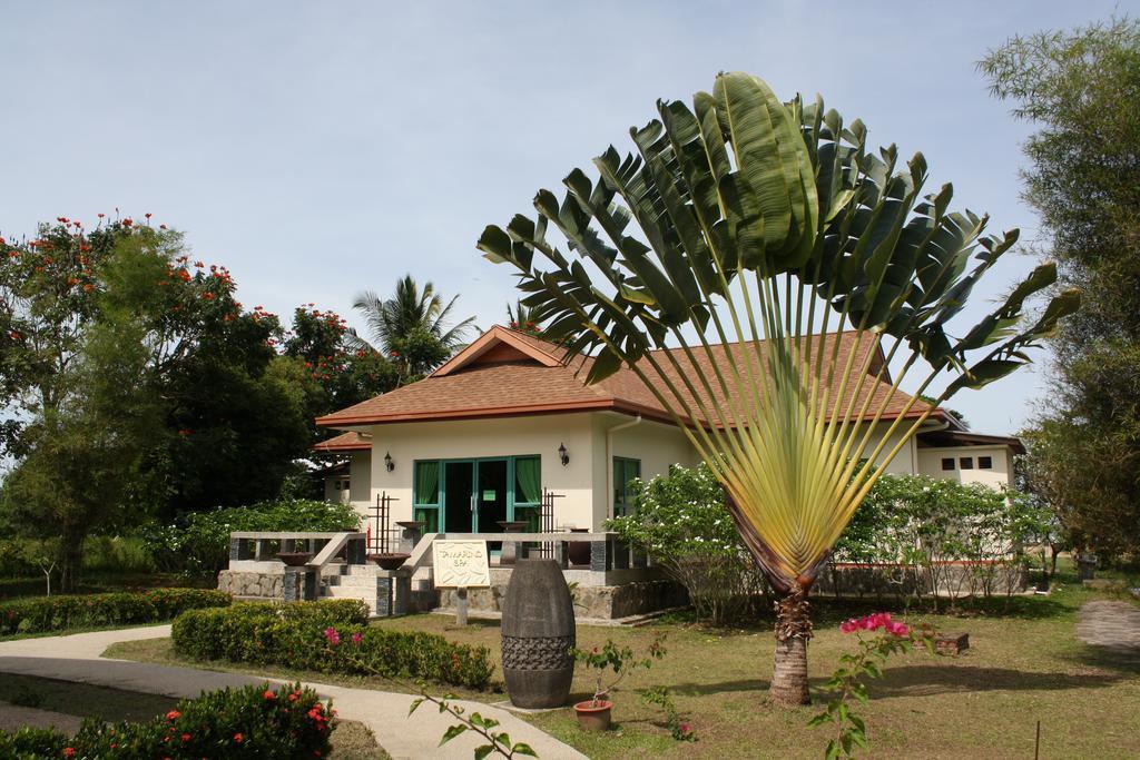 Beringgis Beach Resort & Spa Papar Buitenkant foto
