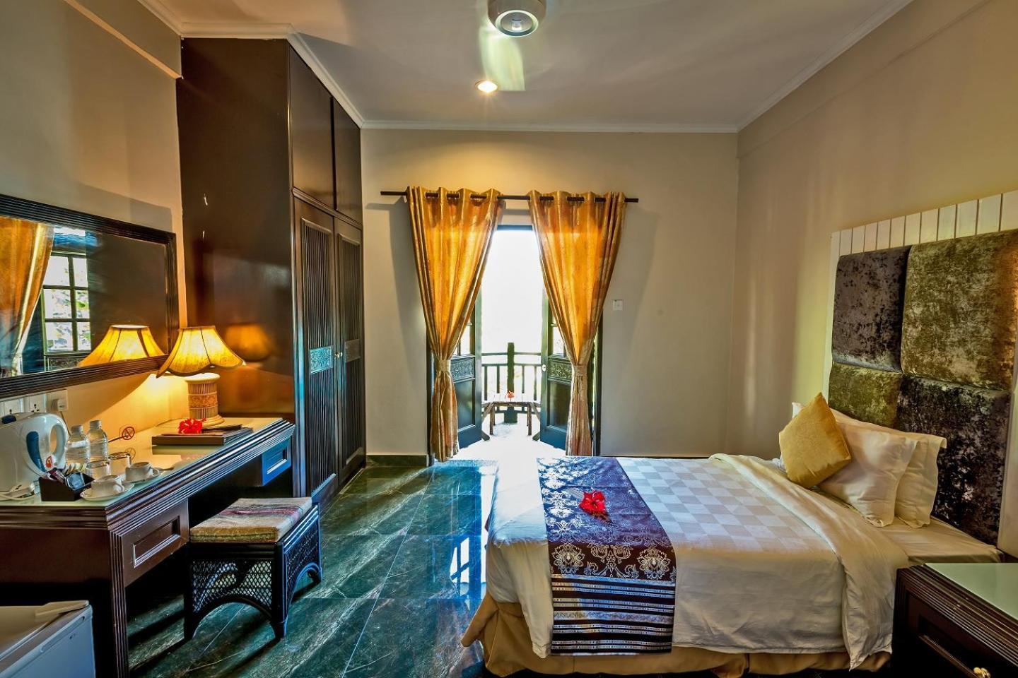 Beringgis Beach Resort & Spa Papar Buitenkant foto