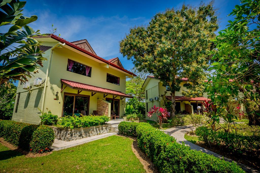 Beringgis Beach Resort & Spa Papar Buitenkant foto