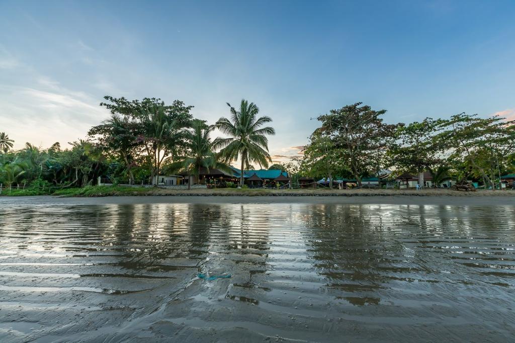 Beringgis Beach Resort & Spa Papar Buitenkant foto