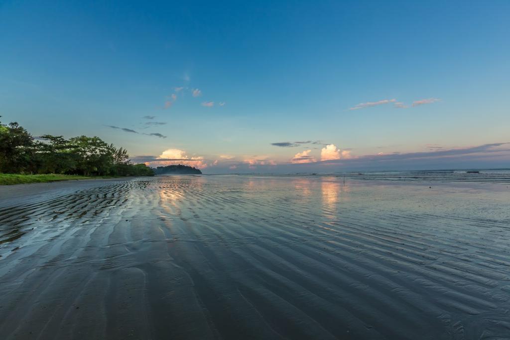 Beringgis Beach Resort & Spa Papar Buitenkant foto