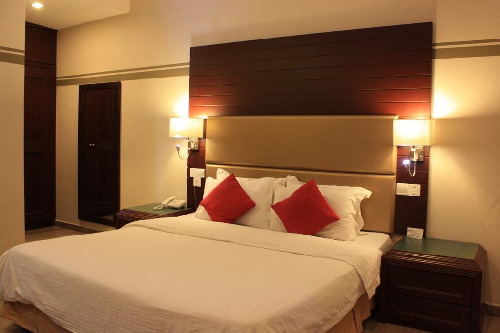 Beringgis Beach Resort & Spa Papar Buitenkant foto